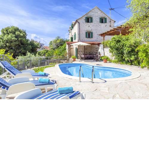 Sumartin Villa Sleeps 6 Pool Air Con WiFi