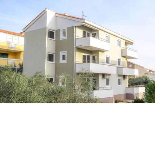 Summer Breeze Apartments