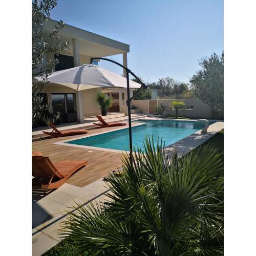 Sun gardens luxury apartment with xxl pool