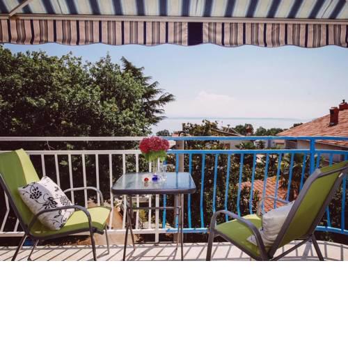 Sunny apartment in Icici