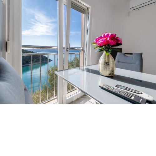 SUNNY APARTMENT MASLINA DUBA