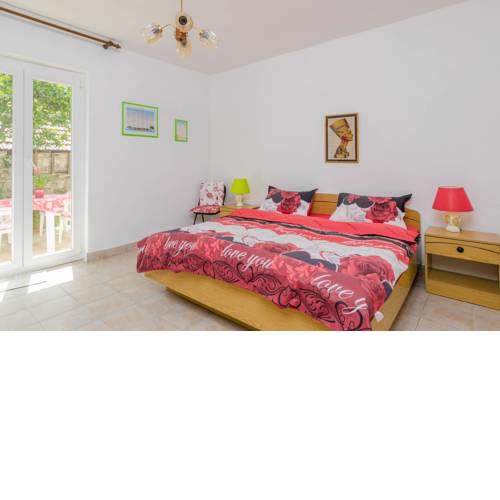 Sunny Apt-perfect for couple