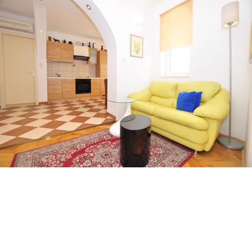 Sunny Center apartment