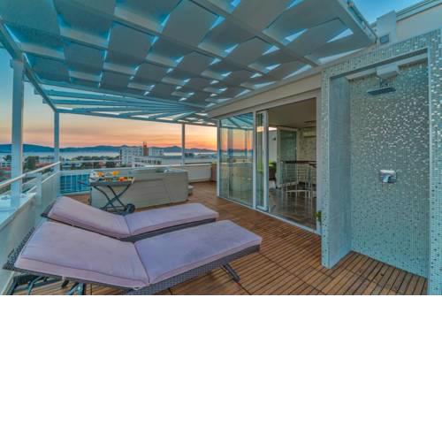 Sunset Penthouse Apartment With Jacuzzi
