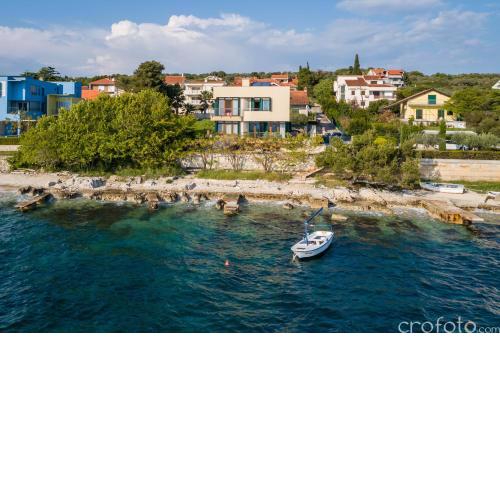Super luxuriöse Villa directly on the sea