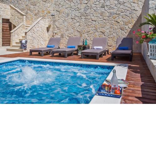 Superb VILLA with private pool