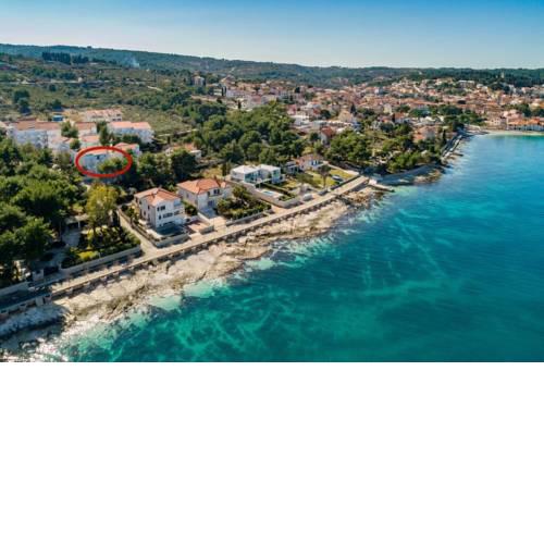 Sutivan seaside apartment