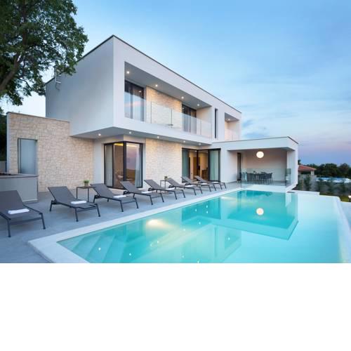 Sveti Lovrec Labinski Villa Sleeps 6 with Pool and Air Con