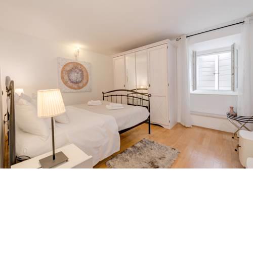 Temple Luxury Apartments & Rooms