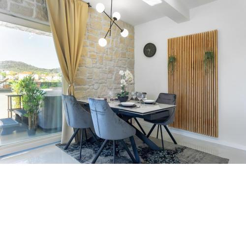 TEONA Luxury Apartment with jacuzzi and terrace sea view