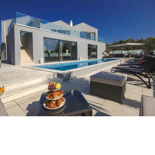 Luxury Villa with Private Pool in Labinci