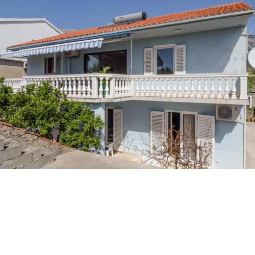 The modern equipped holiday apartment is located in an apartment house.
