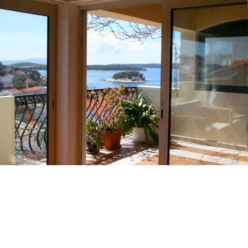 The Swallow's Nest, Spacious Studio