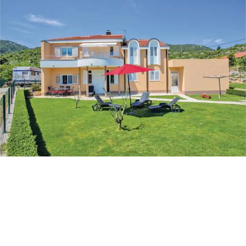 Three-Bedroom Apartment in Bacina