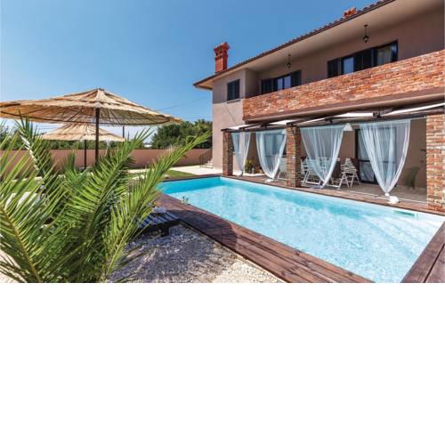 Three-Bedroom Apartment in Barban
