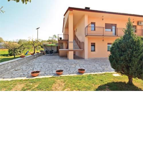 Three-Bedroom Apartment in Barban