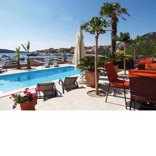 Three-Bedroom Apartment in Barbat I