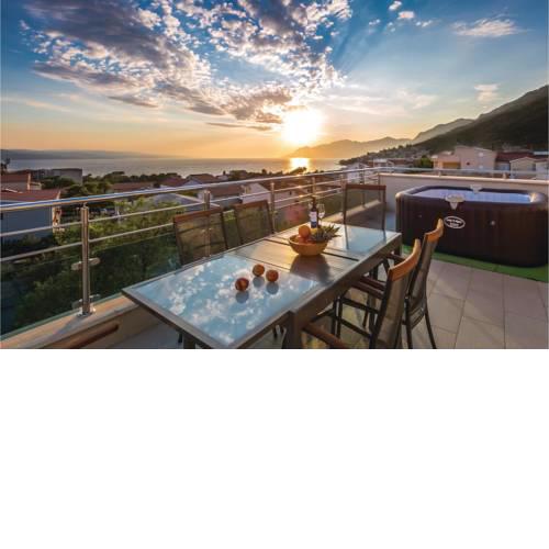 Three-Bedroom Apartment in Baska Voda