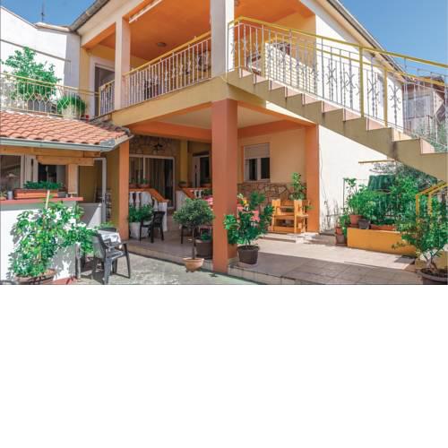 Three-Bedroom Apartment in Bibinje
