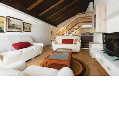 Three-Bedroom Apartment in Bibinje