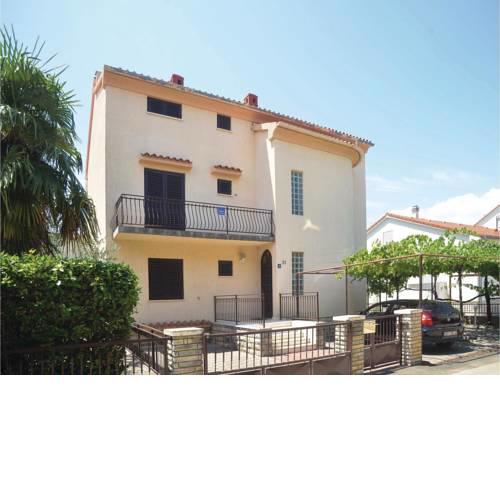 Three-Bedroom Apartment in Biograd na moru