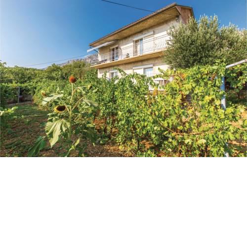 Three-Bedroom Apartment in Bribir