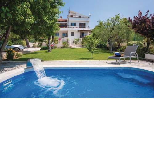 Three-Bedroom Apartment in Brodarica