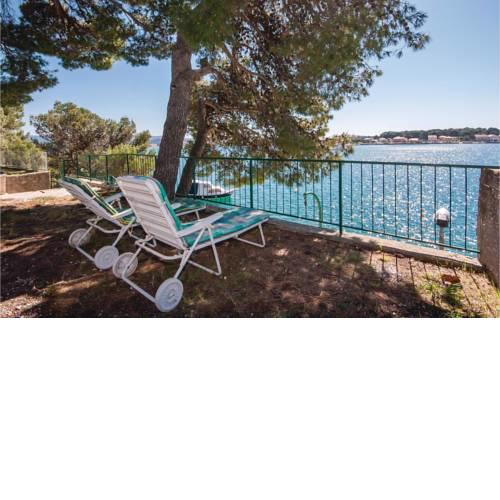 Three-Bedroom Apartment in Brodarica