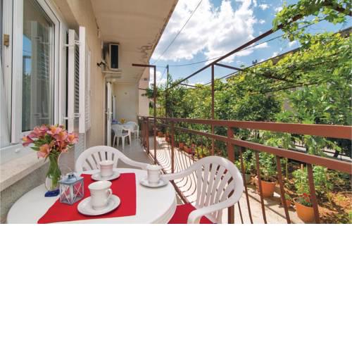 Three-Bedroom Apartment in Dugi Rat