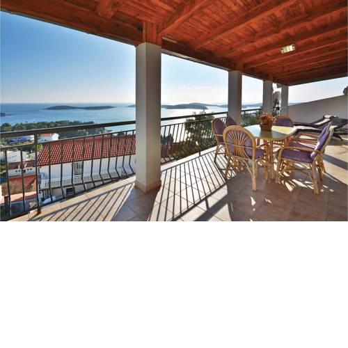 Three-Bedroom Apartment in Hvar