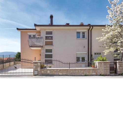 Three-Bedroom Apartment in Imotski