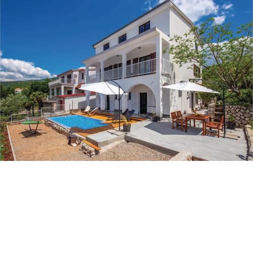 Three-Bedroom Apartment in Jadranovo