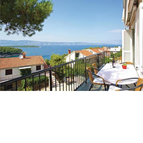 Three-Bedroom Apartment in Jelsa