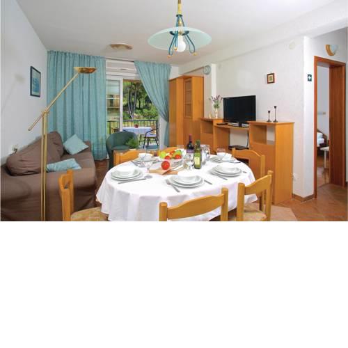 Three-Bedroom Apartment in Jelsa