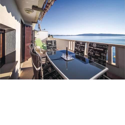 Three-Bedroom Apartment in Kastel Kambelovac