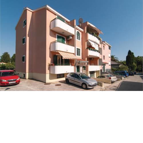 Three-Bedroom Apartment in Kastel Luksic