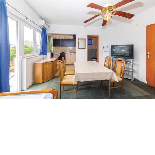 Three-Bedroom Apartment in Kastel Novi
