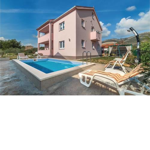 Three-Bedroom Apartment in Kastel Novi