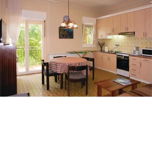 Three-Bedroom Apartment in Kastel Stafilic