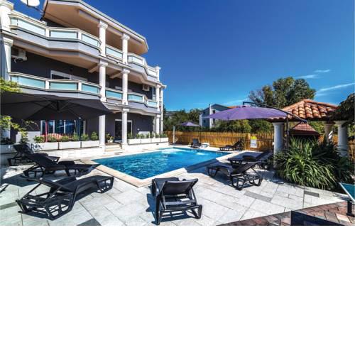 Three-Bedroom Apartment in Kastel Stafilic