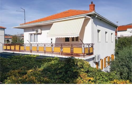 Three-Bedroom Apartment in Kastel Stafilic