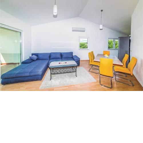 Three-Bedroom Apartment in Kastel Stafilic