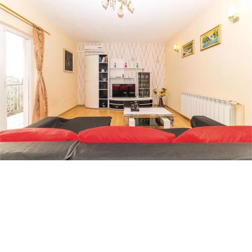 Three-Bedroom Apartment in Kastel Stafilic