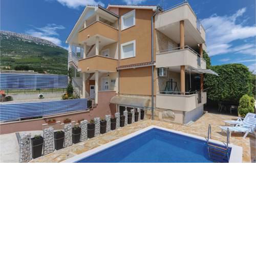Three-Bedroom Apartment in Kastel Stari
