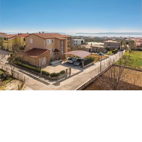 Three-Bedroom Apartment in Kastel Stari