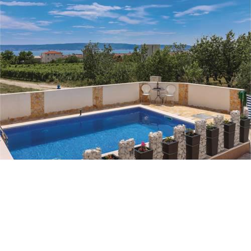Three-Bedroom Apartment in Kastel Stari
