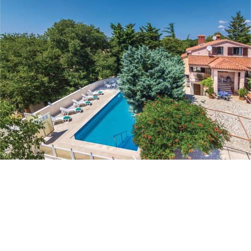 Three-Bedroom Apartment in Krnica