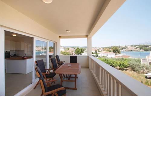 Three-Bedroom Apartment in Lumbarda