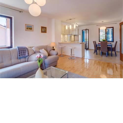 Three-Bedroom Apartment in Mali Losinj