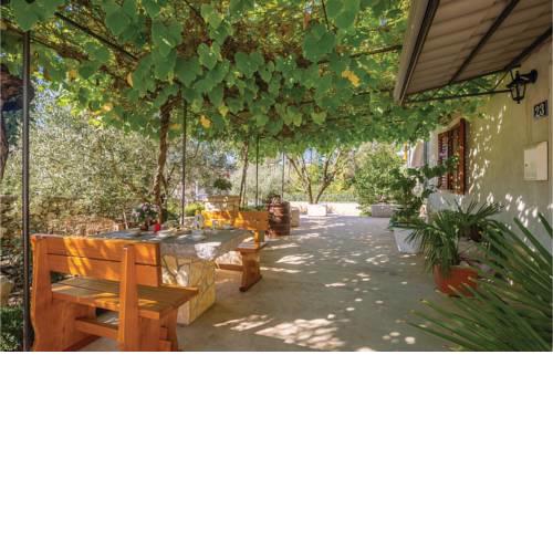 Three-Bedroom Apartment in Malinska